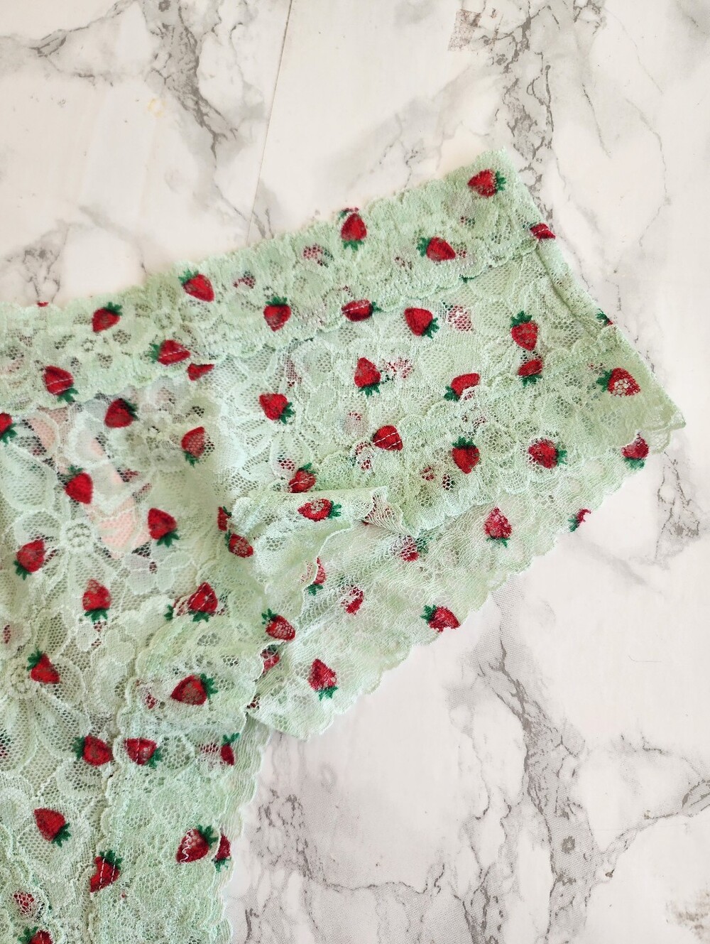 Victoria's Secret Lacie Cheeky Panty Strawberry Print XL - Picture 2 of 7